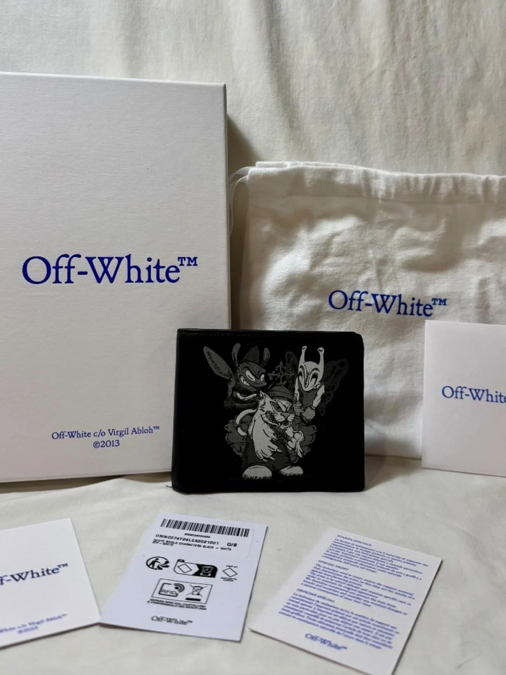 Off White Quote Bifold Characters Black - White